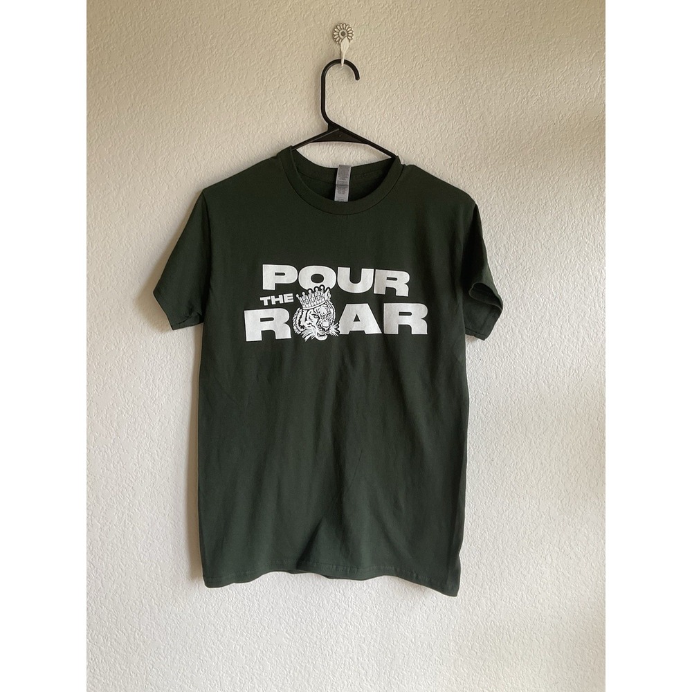 Gildan Pour The Roar Green Lion Short Sleeves‎ Men's T-shirt Small